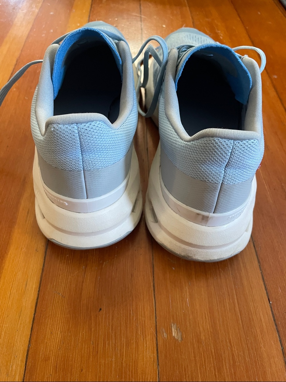 On Running Cloudpulse Sneakers, Women's 8.5 Light Blue - Picture 4 of 7
